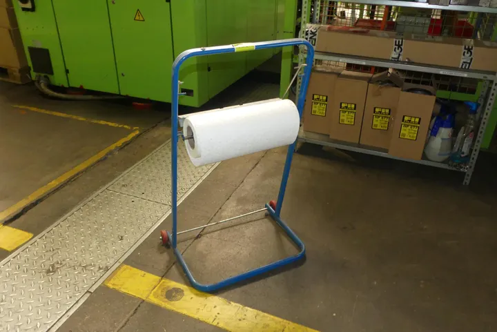Papierrollenhalter mit Rolle